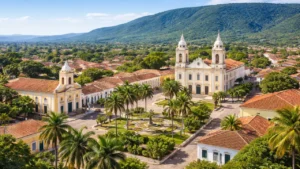 Panorâmica do centro histórico do Crato com igrejas e vegetação, ideal para quem busca contabilidade em Crato.